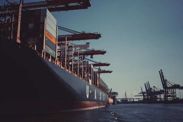 Comment optimiser la gestion des ressources humaines dans une entreprise de transport maritime?